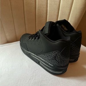 Jordan sneakers 7Y